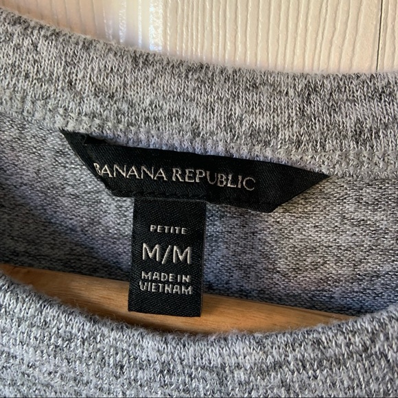 BANANA REPUBLIC grey sweater size medium petite long sleeve - Picture 2 of 6